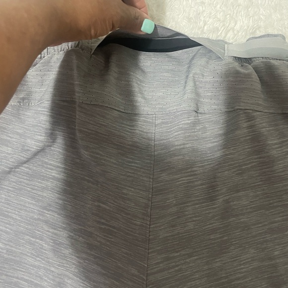 Lululemon Gray men’s Shorts - Picture 10 of 12